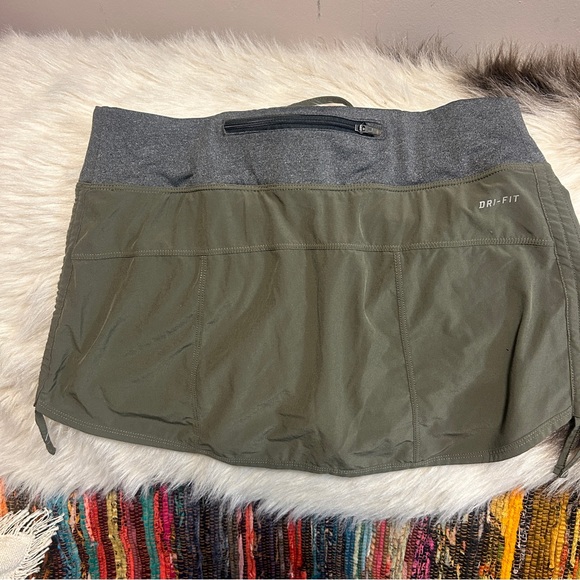 NIKE DRI-FIT SKORTS size S - Picture 5 of 6